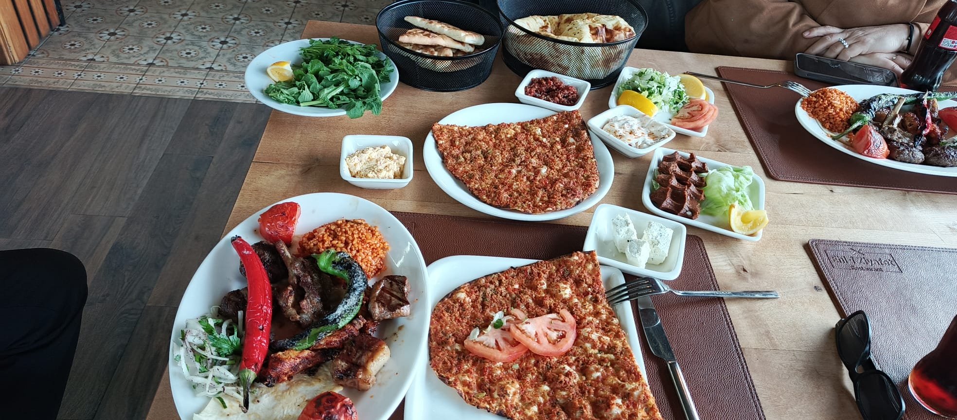 Ehli Ziyafet'te Büyüleyici Bir Akşam Ehli Ziyafet'te Büyüleyici Bir Akşam