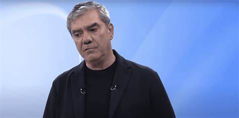 Gazeteci Yılmaz Özdil Kalp Krizi Geçirerek Yoğun Bakıma Alındı Gazeteci Yılmaz Özdil Kalp Krizi Geçirerek Yoğun Bakıma Alındı