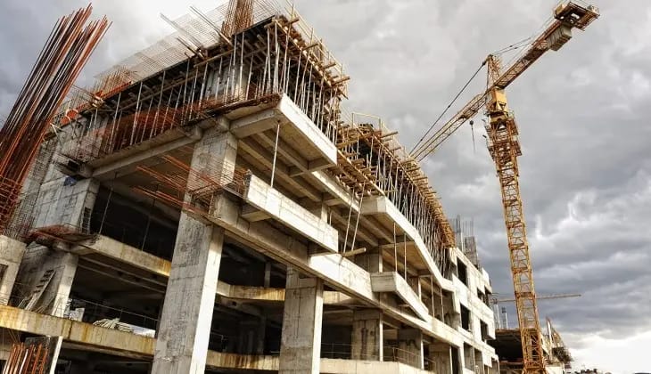 Hataylı Müteahhitlerden Davetiye Usulü İhalelere Tepki: Depremzedeler Desteklenmeli